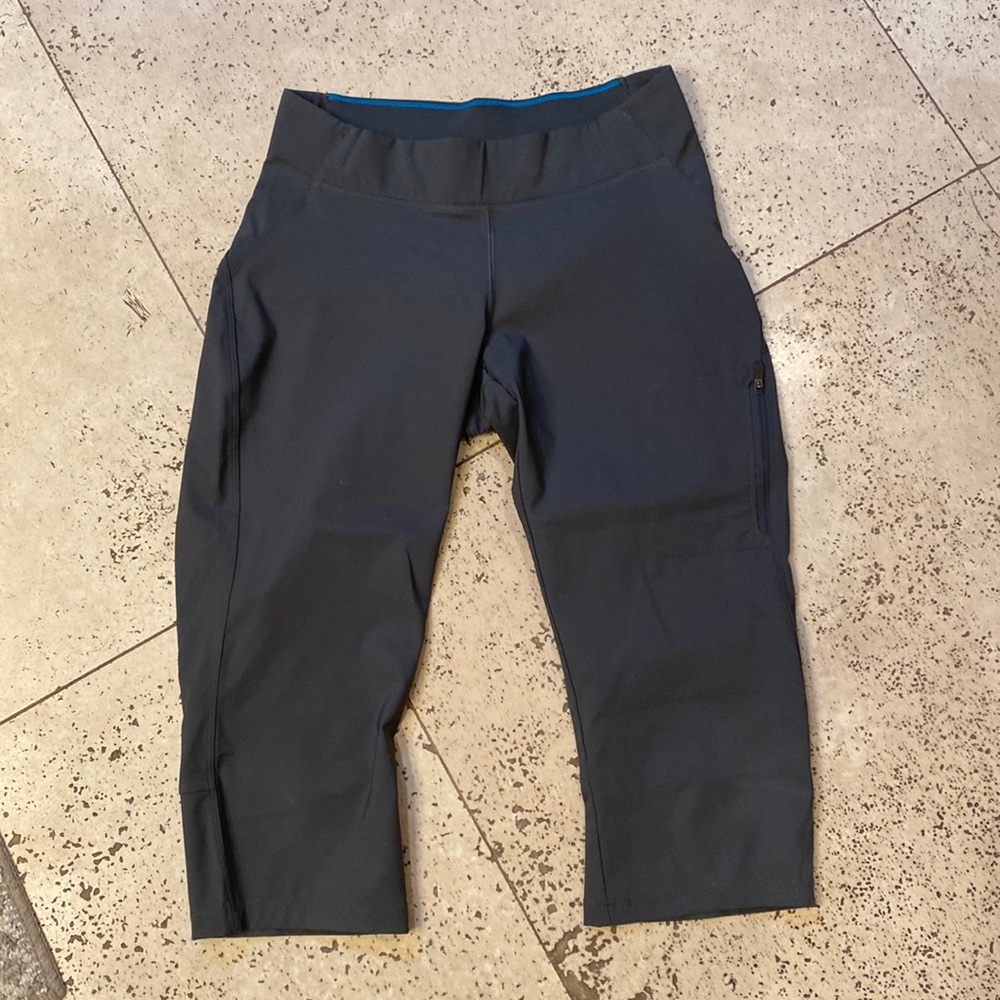 Columbia capris, size small with stretch